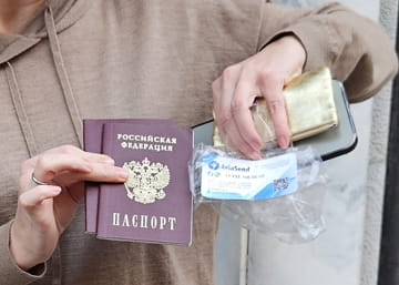 Urgent delivery of documents by onboard courier